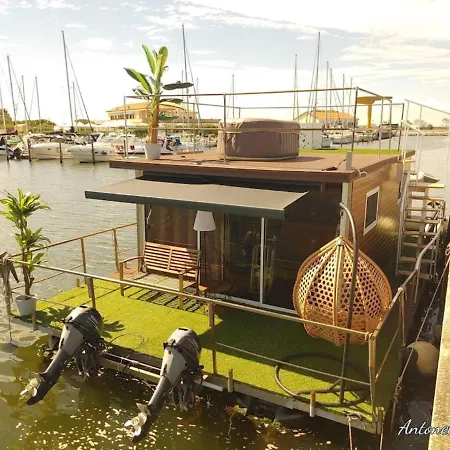 Botel Floating Delta Del Po
